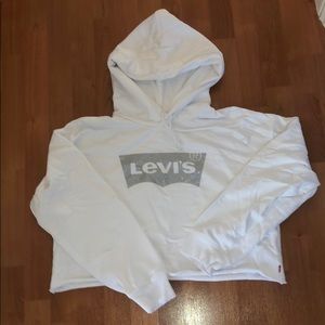 White cropped levi’s jacket